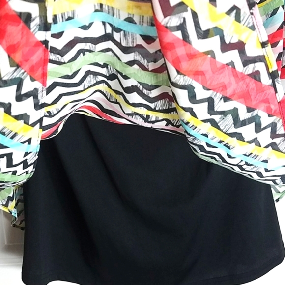 Robert Louis, 1-29, Flutter Tank, Multi- Color, great With Jeans/shorts. size L - Picture 4 of 7